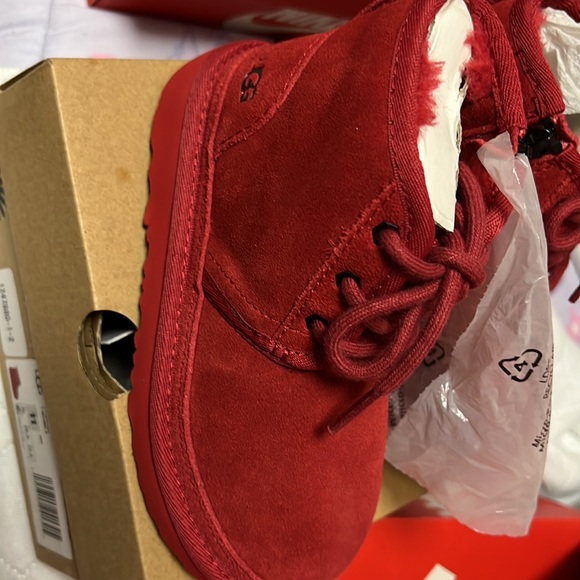NWOT UGG Boots Red size 11C - Picture 3 of 7